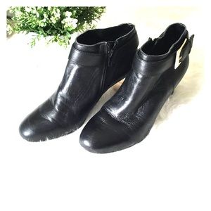 Aerosoles black leather ankle booties 6